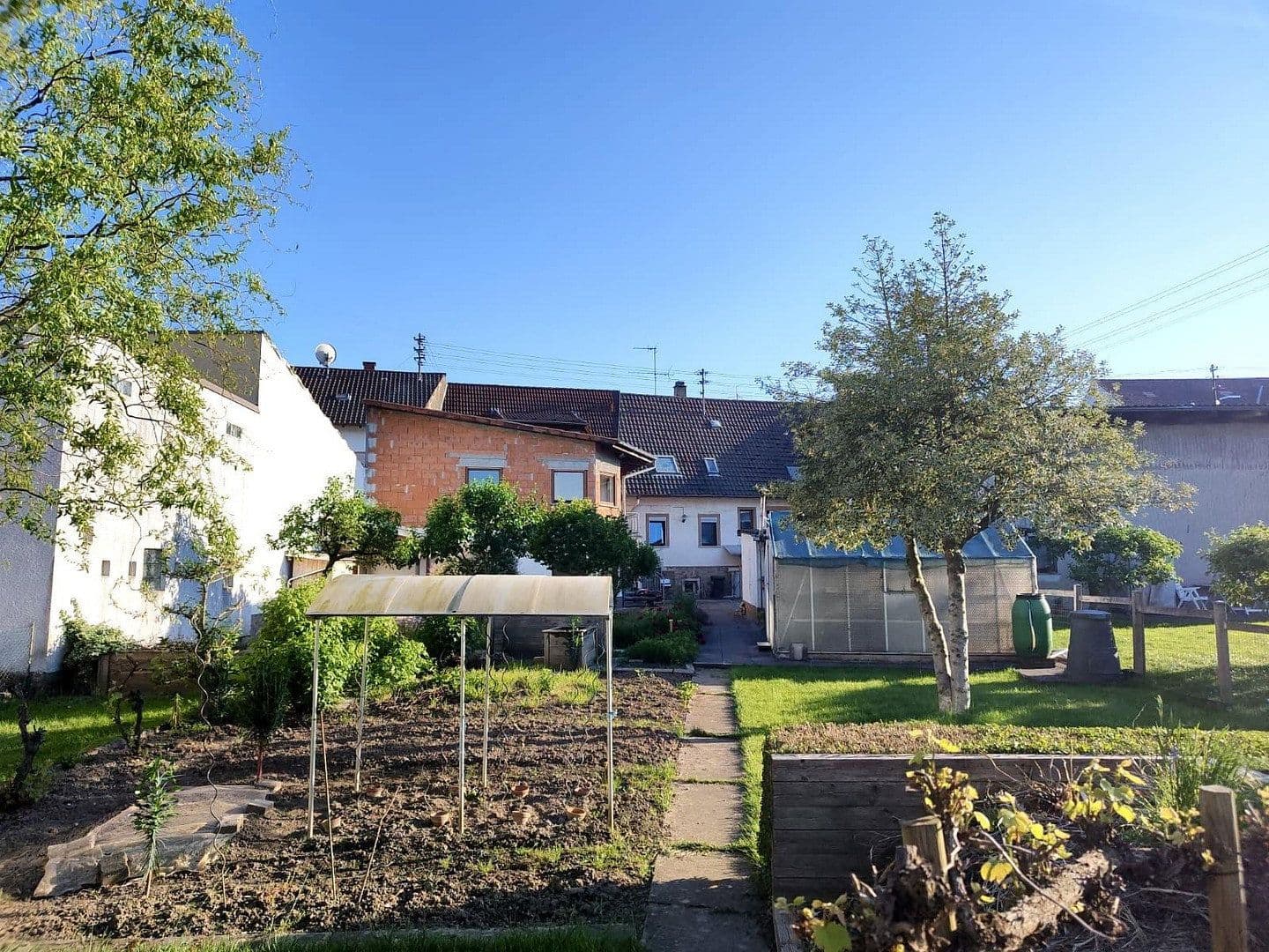 Prodej domu 294 m², pozemek 822 m², Östringen, Bádensko-Württembersko Prodej domu 294 m², pozemek 822 m², Östringen, Bádensko-Württembersko