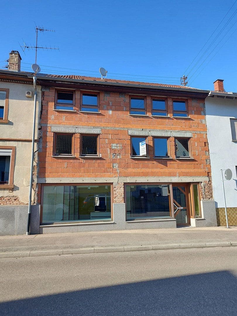 Prodej domu 294 m², pozemek 822 m², Östringen, Bádensko-Württembersko Prodej domu 294 m², pozemek 822 m², Östringen, Bádensko-Württembersko