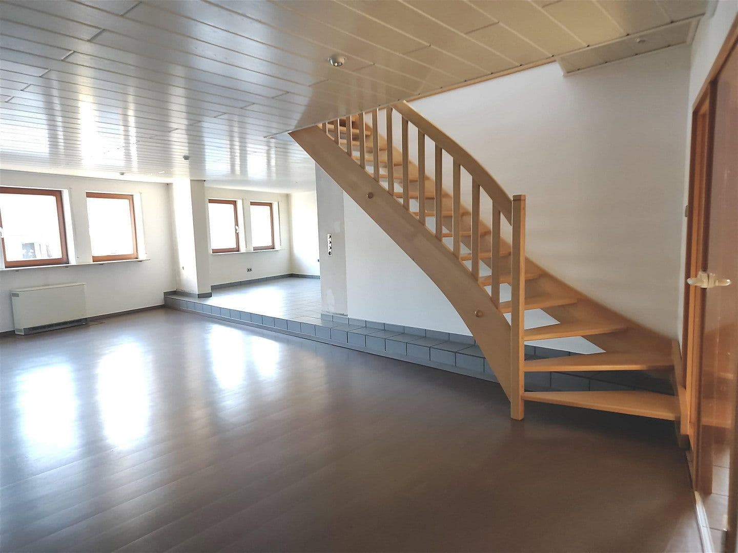 Prodej domu 294 m², pozemek 822 m², Östringen, Bádensko-Württembersko Prodej domu 294 m², pozemek 822 m², Östringen, Bádensko-Württembersko