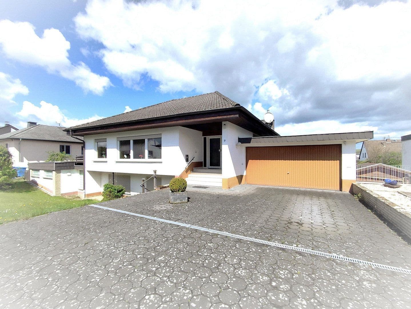 Prodej domu 247 m², pozemek 875 m², Pflasterwiese 7, Idstein, Hessen Prodej domu 247 m², pozemek 875 m², Pflasterwiese 7, Idstein, Hessen