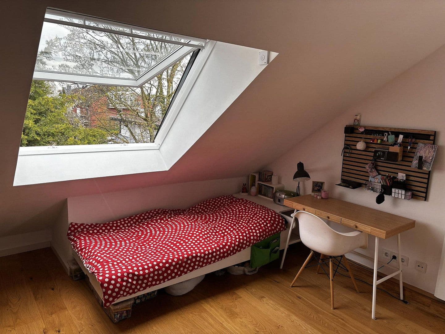 Prodej domu 124 m², pozemek 220 m², Düsseldorf, Severní Porýní-Vestfálsko Prodej domu 124 m², pozemek 220 m², Düsseldorf, Severní Porýní-Vestfálsko