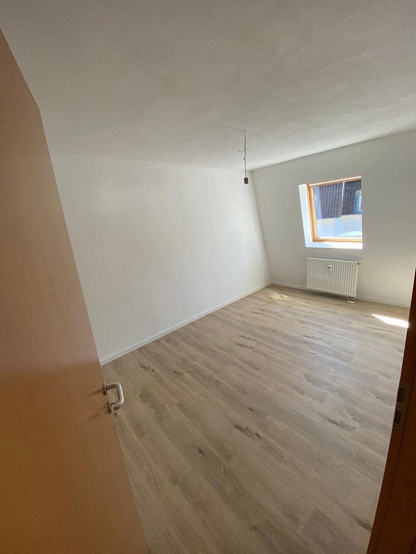 Pronájem bytu 4+1 103 m², Industriestraße 11, Haßmersheim, Bádensko-Württembersko Pronájem bytu 4+1 103 m², Industriestraße 11, Haßmersheim, Bádensko-Württembersko