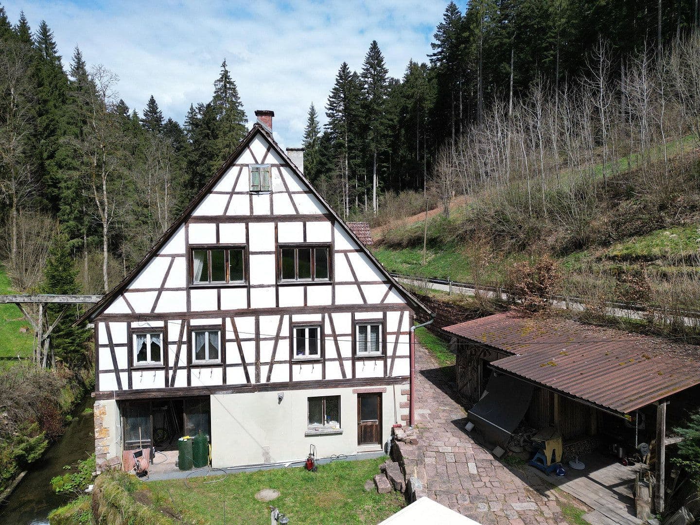 Prodej domu 200 m², pozemek 20.000 m², Alpirsbach, Bádensko-Württembersko Prodej domu 200 m², pozemek 20.000 m², Alpirsbach, Bádensko-Württembersko