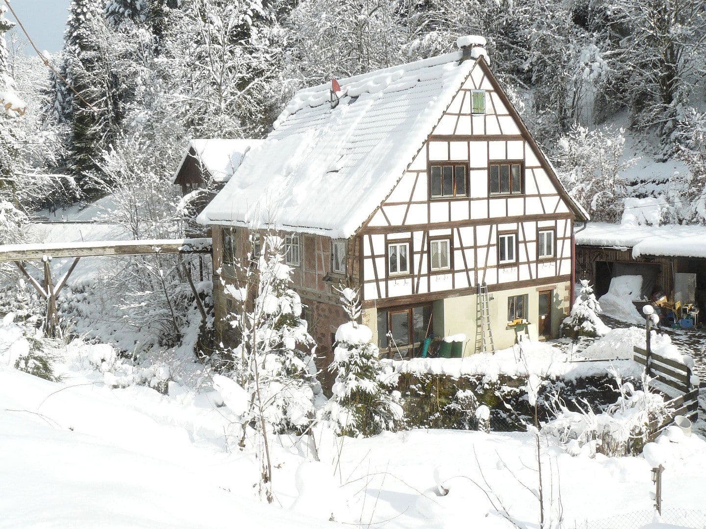 Prodej domu 200 m², pozemek 20.000 m², Alpirsbach, Bádensko-Württembersko Prodej domu 200 m², pozemek 20.000 m², Alpirsbach, Bádensko-Württembersko