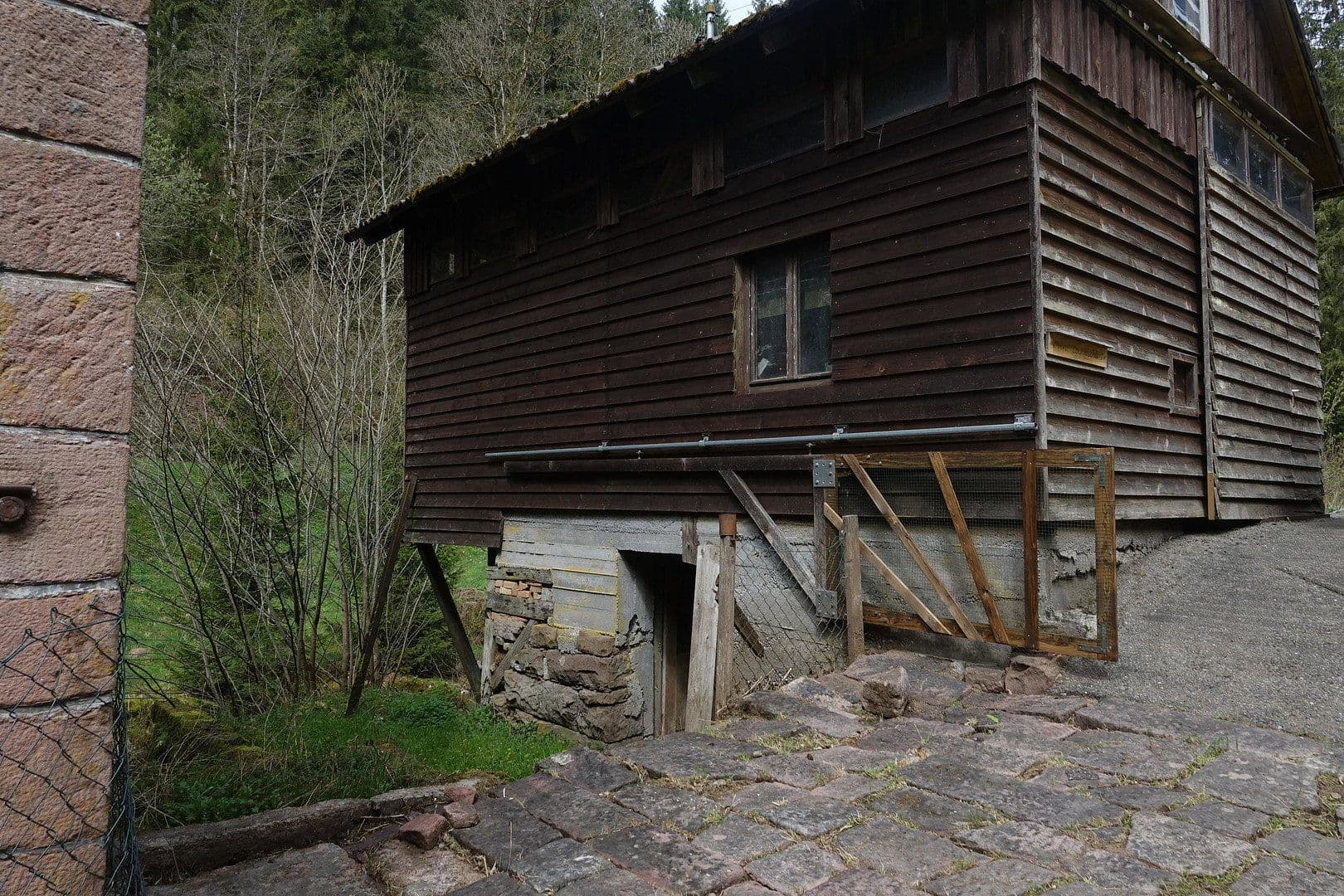 Prodej domu 200 m², pozemek 20.000 m², Alpirsbach, Bádensko-Württembersko Prodej domu 200 m², pozemek 20.000 m², Alpirsbach, Bádensko-Württembersko