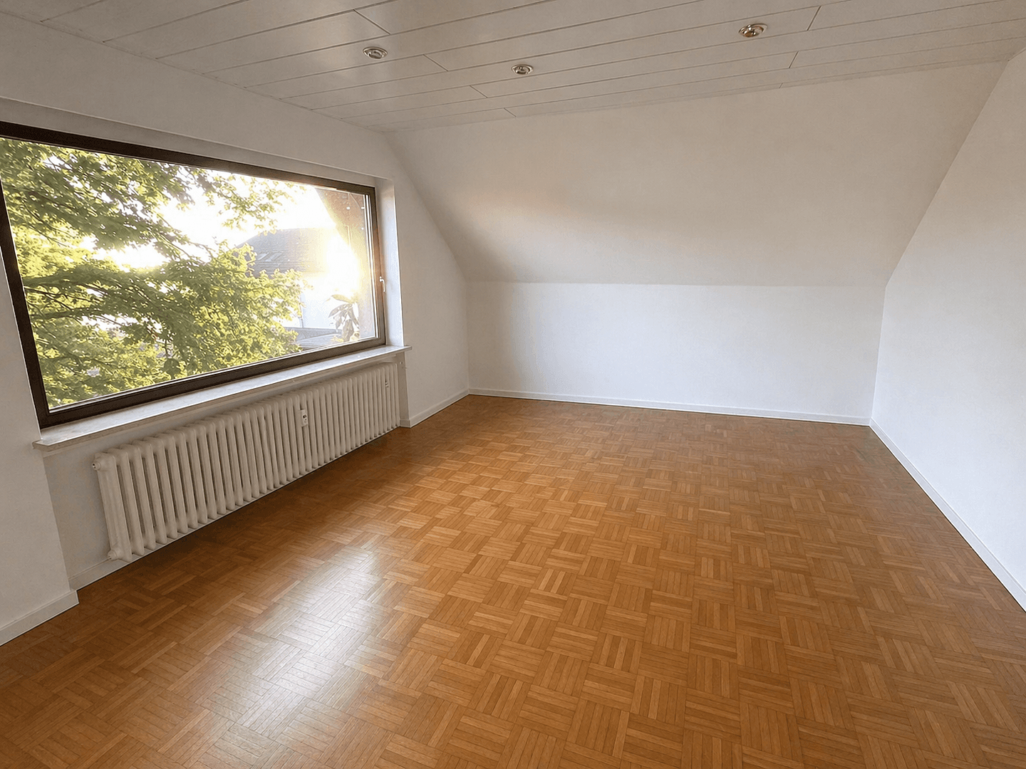 Pronájem bytu 3+1 87 m², Am Auweg 15, Frankfurt Harheim, Hessen Pronájem bytu 3+1 87 m², Am Auweg 15, Frankfurt Harheim, Hessen