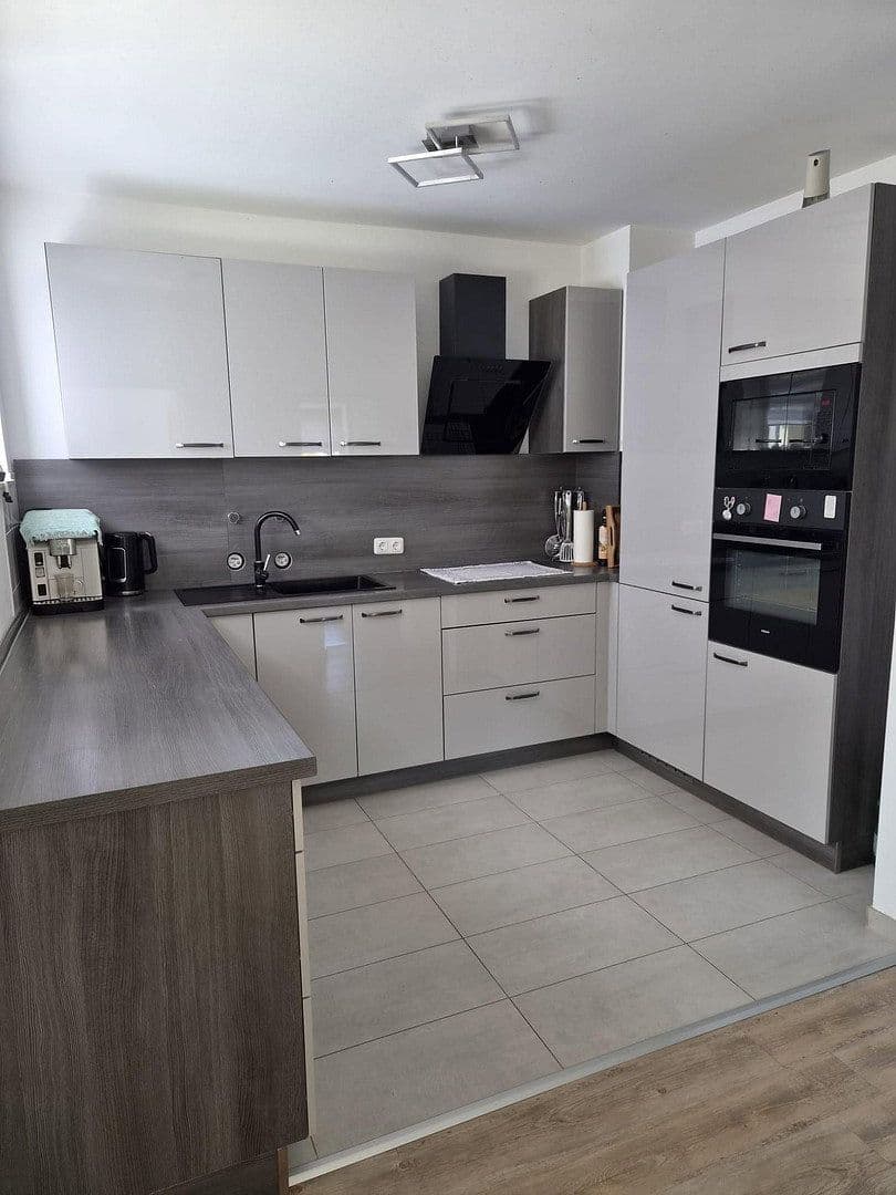 Prodej bytu 3+1 70 m², Hainerweg 2, Heusenstamm, Hessen Prodej bytu 3+1 70 m², Hainerweg 2, Heusenstamm, Hessen