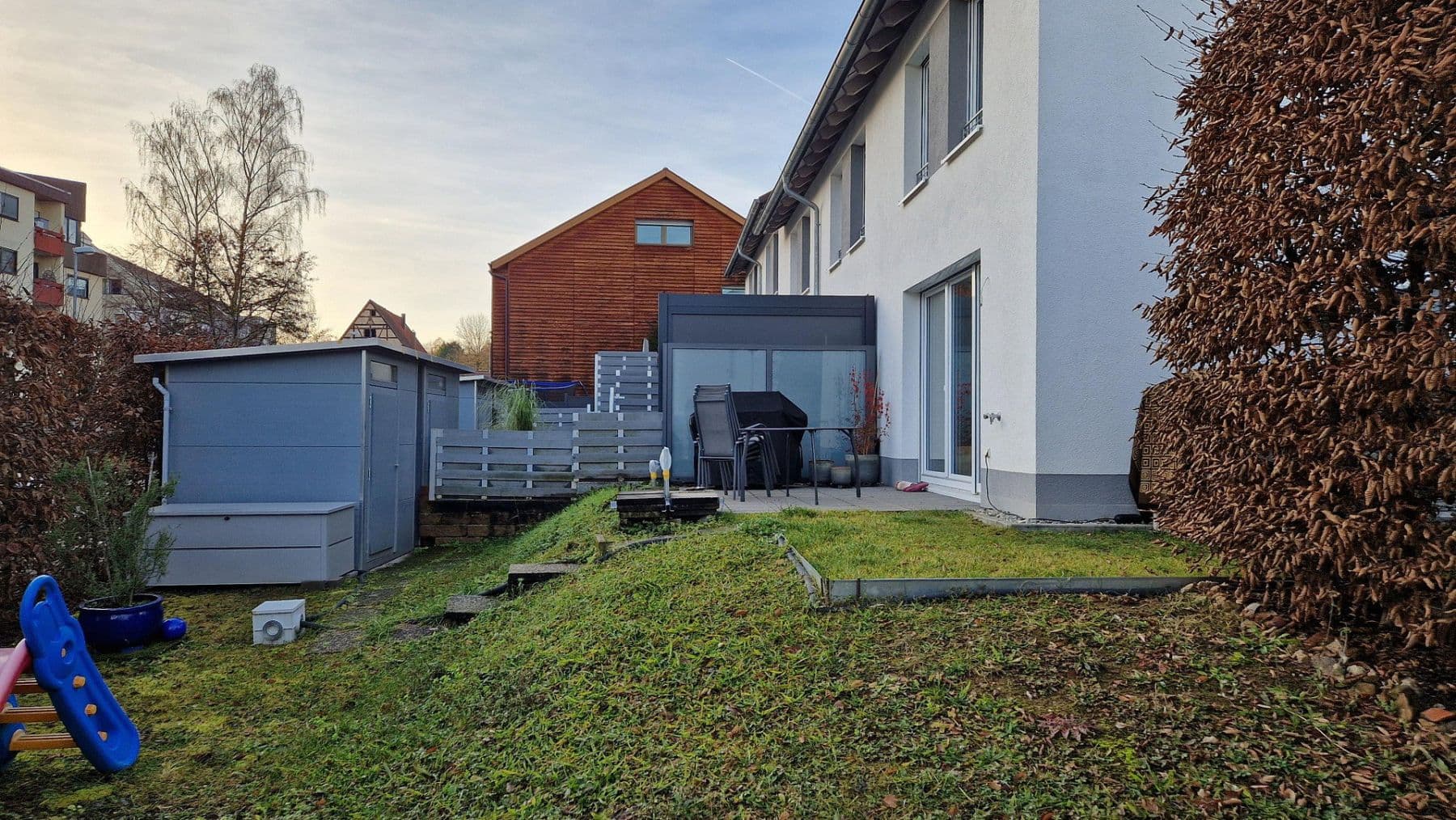 Prodej domu 136 m², pozemek 203 m², Holderweg 28, Nürtingen, Bádensko-Württembersko Prodej domu 136 m², pozemek 203 m², Holderweg 28, Nürtingen, Bádensko-Württembersko