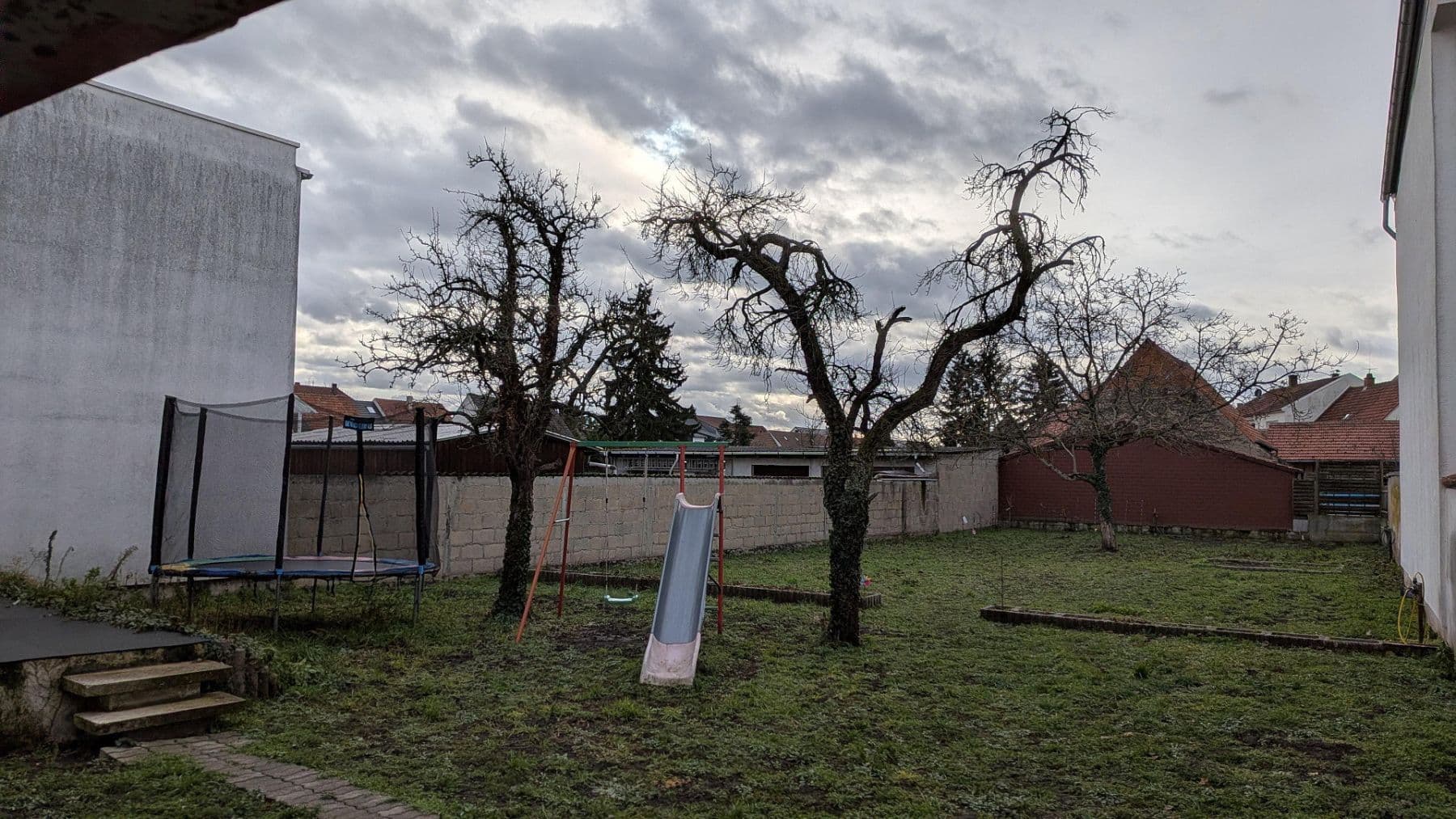 Prodej domu 193 m², pozemek 990 m², Oberhausen-Rheinhausen, Bádensko-Württembersko Prodej domu 193 m², pozemek 990 m², Oberhausen-Rheinhausen, Bádensko-Württembersko