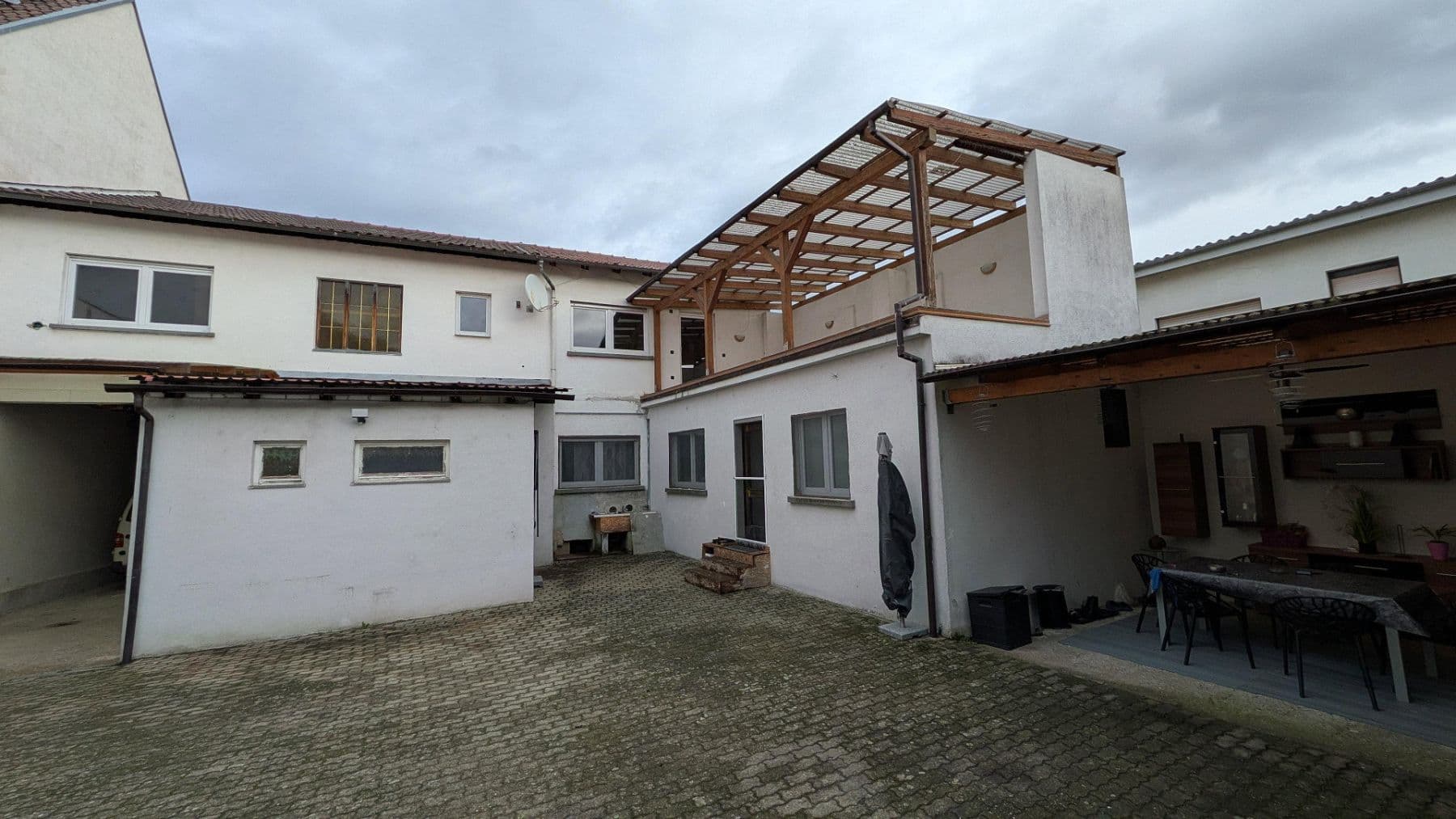 Prodej domu 193 m², pozemek 990 m², Oberhausen-Rheinhausen, Bádensko-Württembersko Prodej domu 193 m², pozemek 990 m², Oberhausen-Rheinhausen, Bádensko-Württembersko