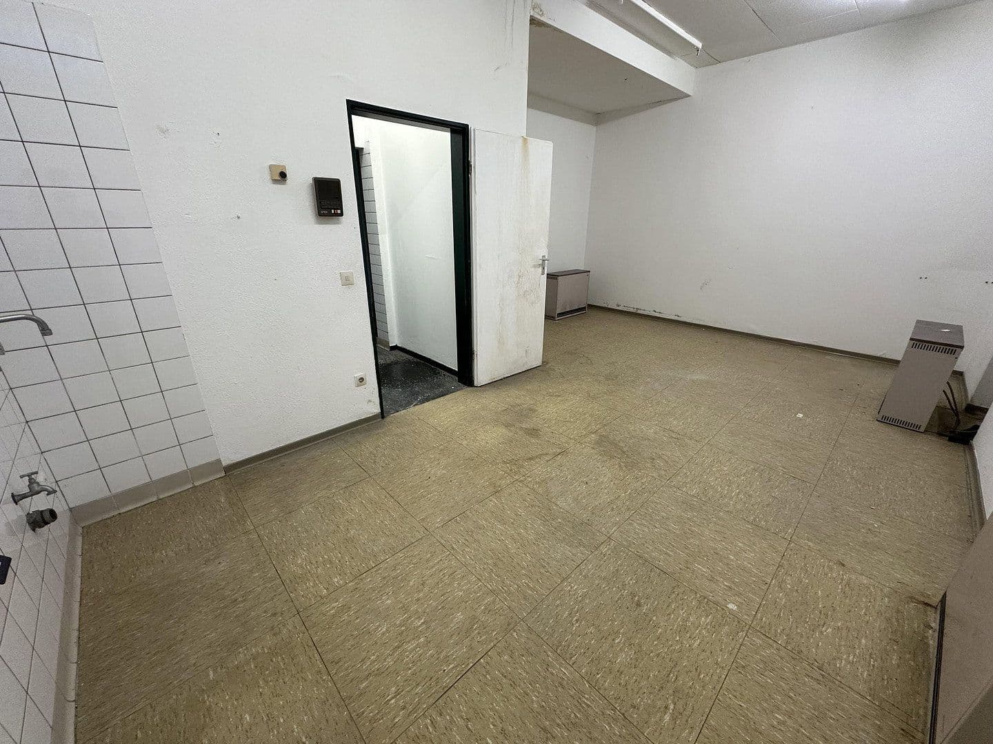 Pronájem nebytového prostoru 1.232 m², MierendorffWeg 19, Essen, Severní Porýní-Vestfálsko Pronájem nebytového prostoru 1.232 m², MierendorffWeg 19, Essen, Severní Porýní-Vestfálsko