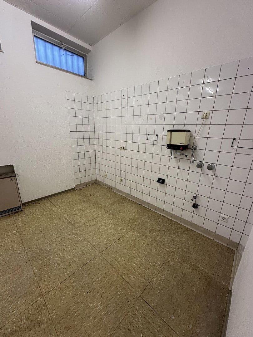 Pronájem nebytového prostoru 1.232 m², MierendorffWeg 19, Essen, Severní Porýní-Vestfálsko Pronájem nebytového prostoru 1.232 m², MierendorffWeg 19, Essen, Severní Porýní-Vestfálsko