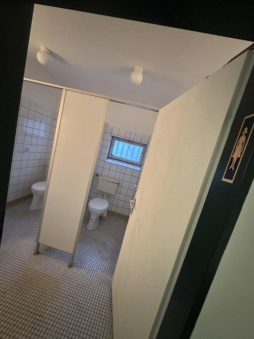 Pronájem nebytového prostoru 1.232 m², MierendorffWeg 19, Essen, Severní Porýní-Vestfálsko Pronájem nebytového prostoru 1.232 m², MierendorffWeg 19, Essen, Severní Porýní-Vestfálsko