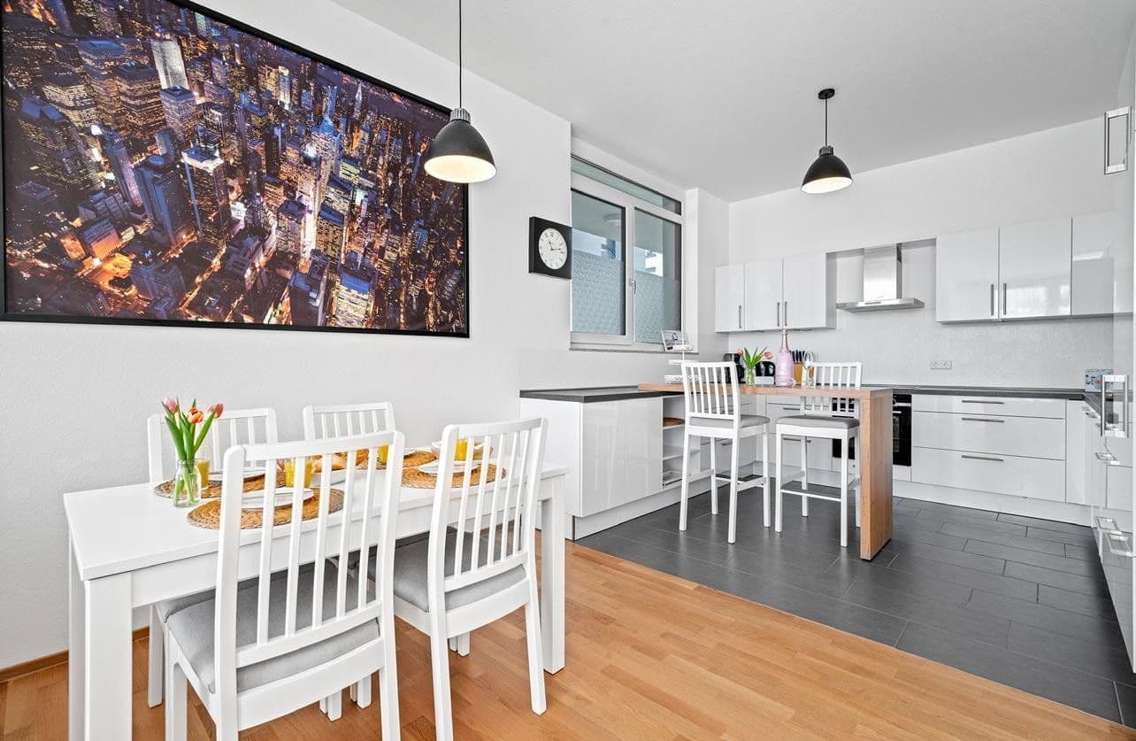 Pronájem bytu 3+1 105 m², Friedrichshafen, Bádensko-Württembersko Pronájem bytu 3+1 105 m², Friedrichshafen, Bádensko-Württembersko