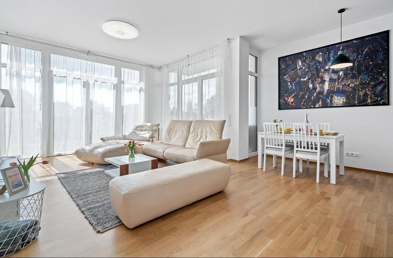 Pronájem bytu 3+1 105 m², Friedrichshafen, Bádensko-Württembersko Pronájem bytu 3+1 105 m², Friedrichshafen, Bádensko-Württembersko