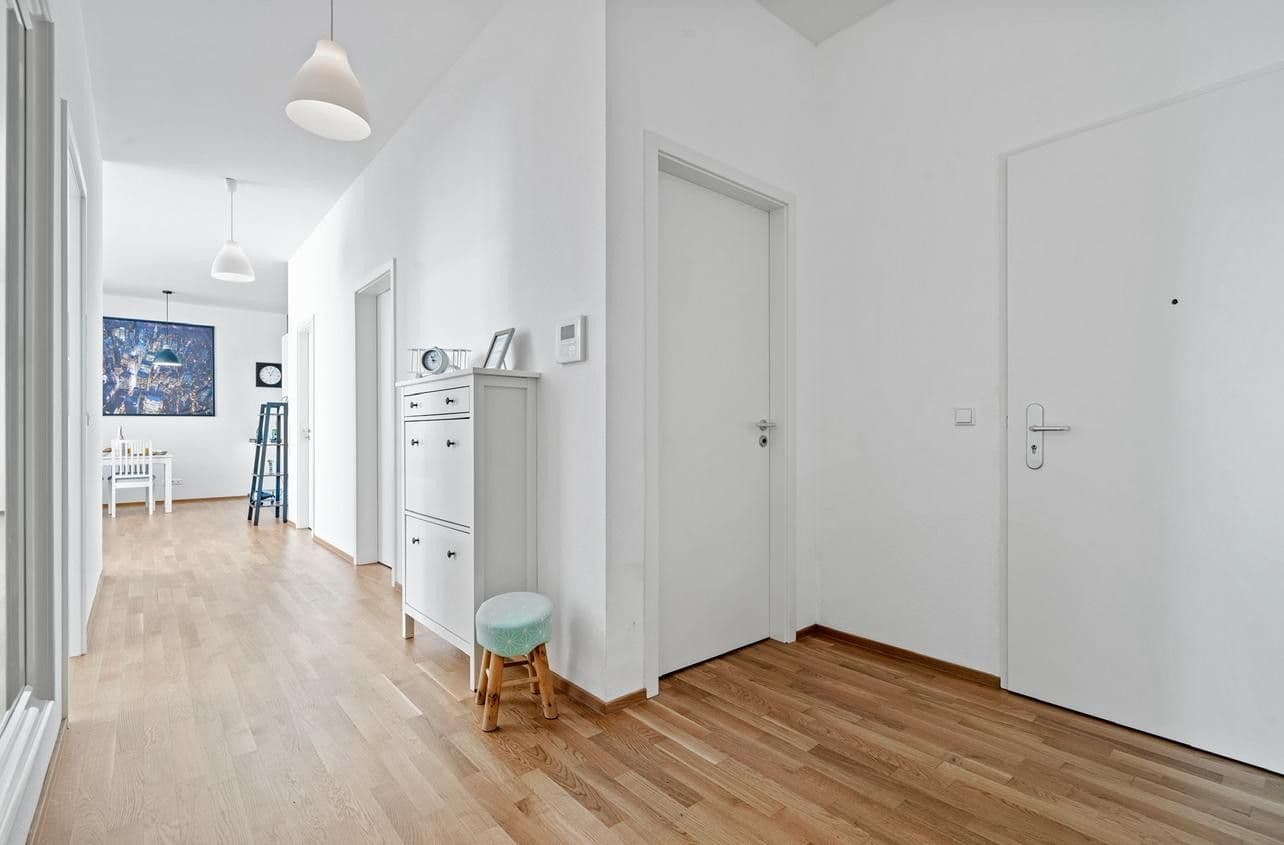 Pronájem bytu 3+1 105 m², Friedrichshafen, Bádensko-Württembersko Pronájem bytu 3+1 105 m², Friedrichshafen, Bádensko-Württembersko