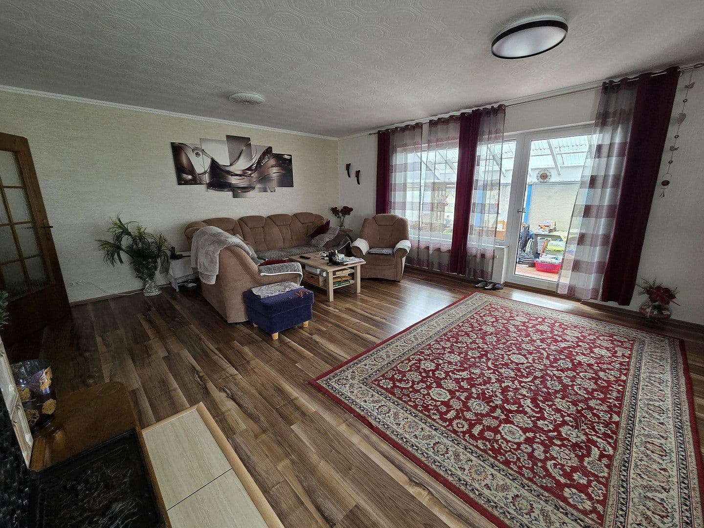 Prodej domu 225 m², pozemek 1.118 m², Raiffeisenstrasse 19, Biebern, Porýní-Falc Prodej domu 225 m², pozemek 1.118 m², Raiffeisenstrasse 19, Biebern, Porýní-Falc