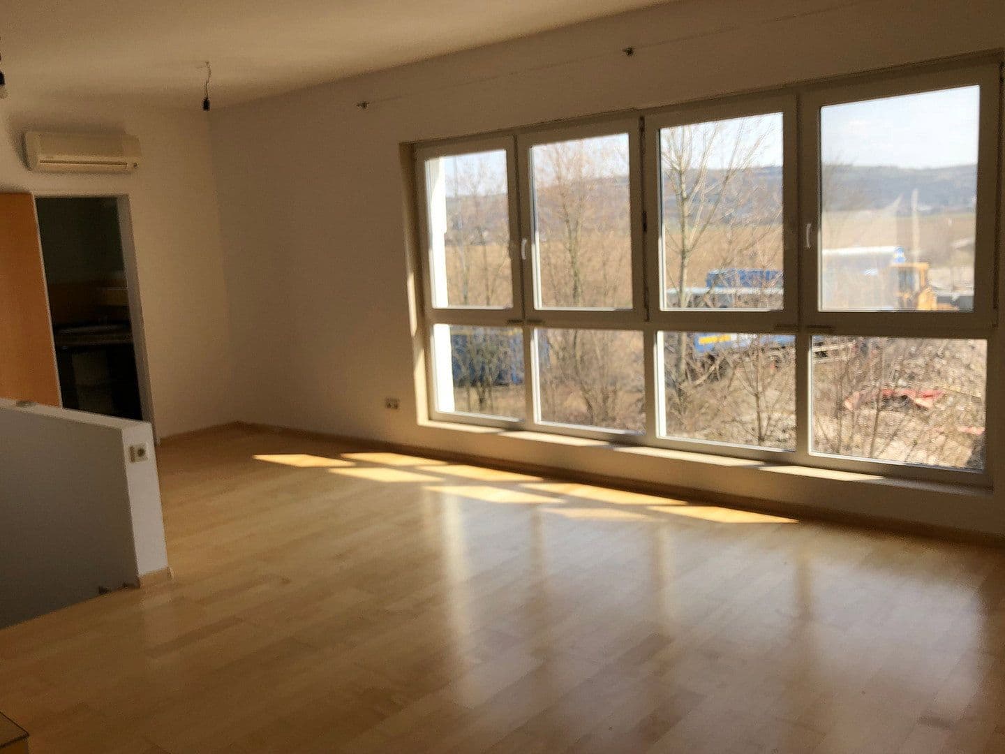 Pronájem nebytového prostoru 1.000 m², Breisach am Rhein, Bádensko-Württembersko Pronájem nebytového prostoru 1.000 m², Breisach am Rhein, Bádensko-Württembersko