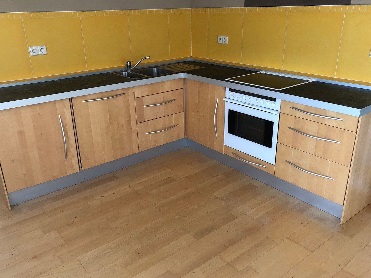 Pronájem nebytového prostoru 1.000 m², Breisach am Rhein, Bádensko-Württembersko Pronájem nebytového prostoru 1.000 m², Breisach am Rhein, Bádensko-Württembersko