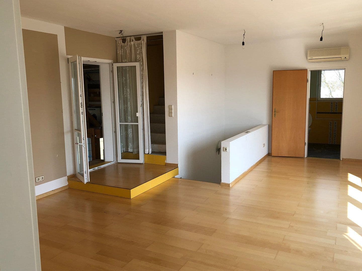 Pronájem nebytového prostoru 1.000 m², Breisach am Rhein, Bádensko-Württembersko Pronájem nebytového prostoru 1.000 m², Breisach am Rhein, Bádensko-Württembersko