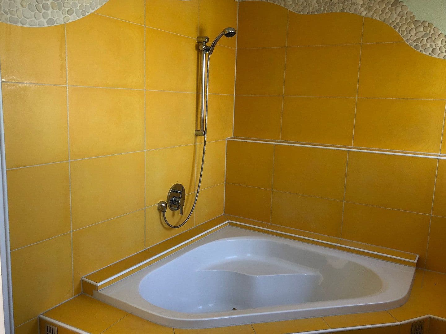 Pronájem nebytového prostoru 1.000 m², Breisach am Rhein, Bádensko-Württembersko Pronájem nebytového prostoru 1.000 m², Breisach am Rhein, Bádensko-Württembersko