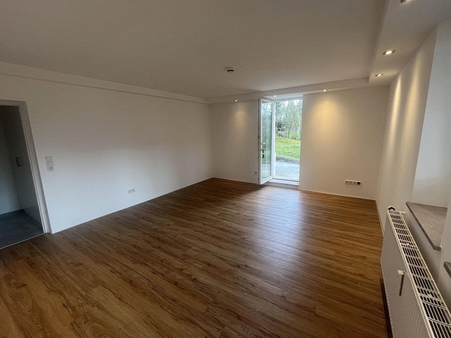Pronájem bytu 1+1 42 m², Nürtingen, Bádensko-Württembersko Pronájem bytu 1+1 42 m², Nürtingen, Bádensko-Württembersko
