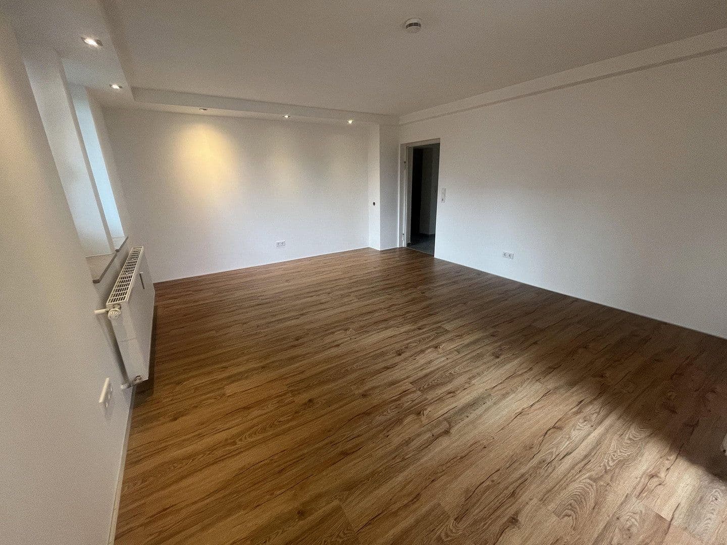 Pronájem bytu 1+1 42 m², Nürtingen, Bádensko-Württembersko Pronájem bytu 1+1 42 m², Nürtingen, Bádensko-Württembersko