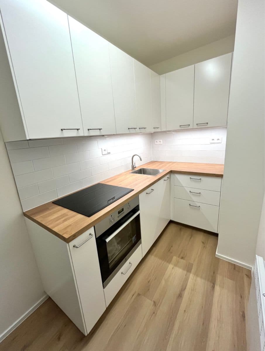 Pronájem bytu 1+1 35 m², Černokostelecká, Praha, Praha Pronájem bytu 1+1 35 m², Černokostelecká, Praha, Praha