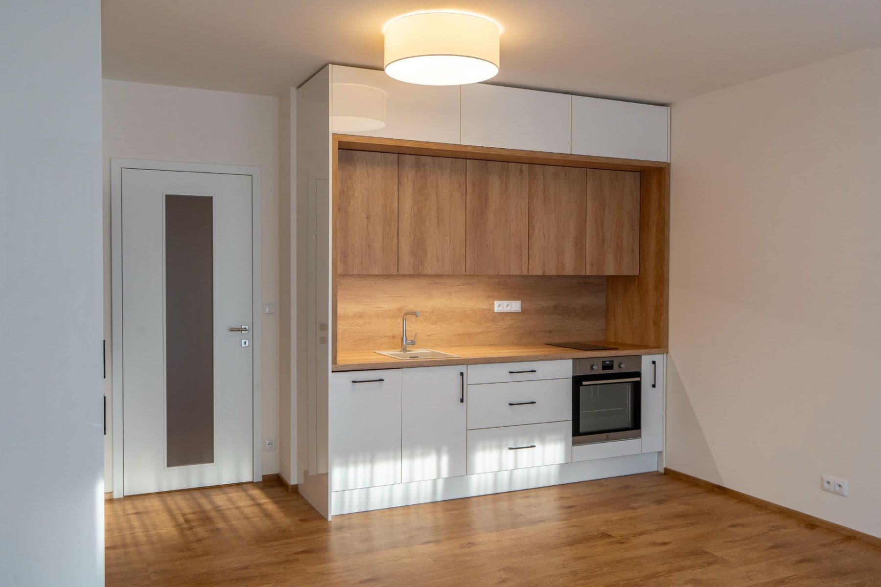 Pronájem bytu 1+kk 37 m², Gerstelova, Praha, Praha Pronájem bytu 1+kk 37 m², Gerstelova, Praha, Praha