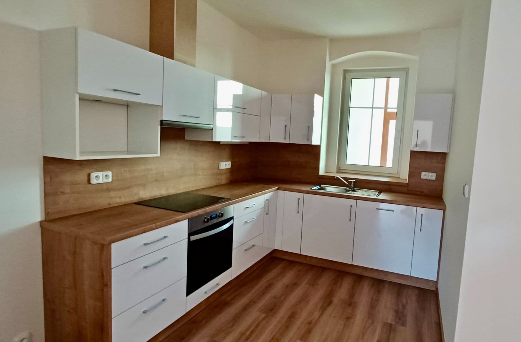 Pronájem bytu 3+kk 70 m², Tovární, Plzeň, Plzeňský kraj Pronájem bytu 3+kk 70 m², Tovární, Plzeň, Plzeňský kraj