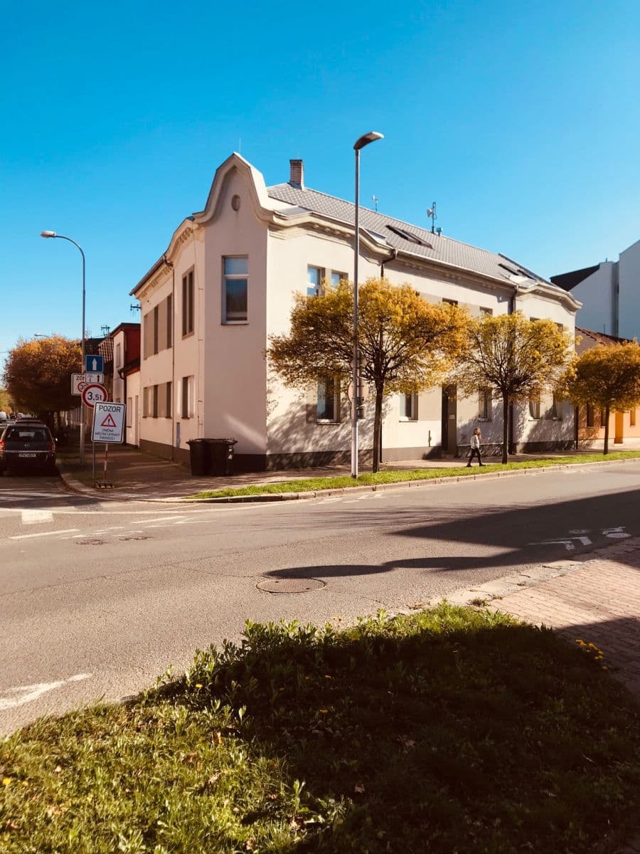 Pronájem bytu 1+1 41 m², Husova, Pardubice, Pardubický kraj Pronájem bytu 1+1 41 m², Husova, Pardubice, Pardubický kraj