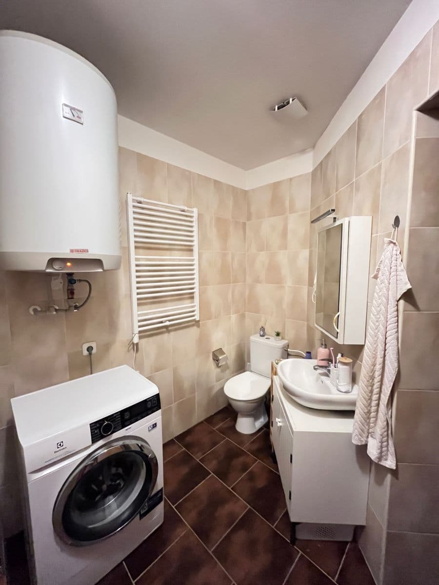 Pronájem bytu 1+1 41 m², Husova, Pardubice, Pardubický kraj Pronájem bytu 1+1 41 m², Husova, Pardubice, Pardubický kraj