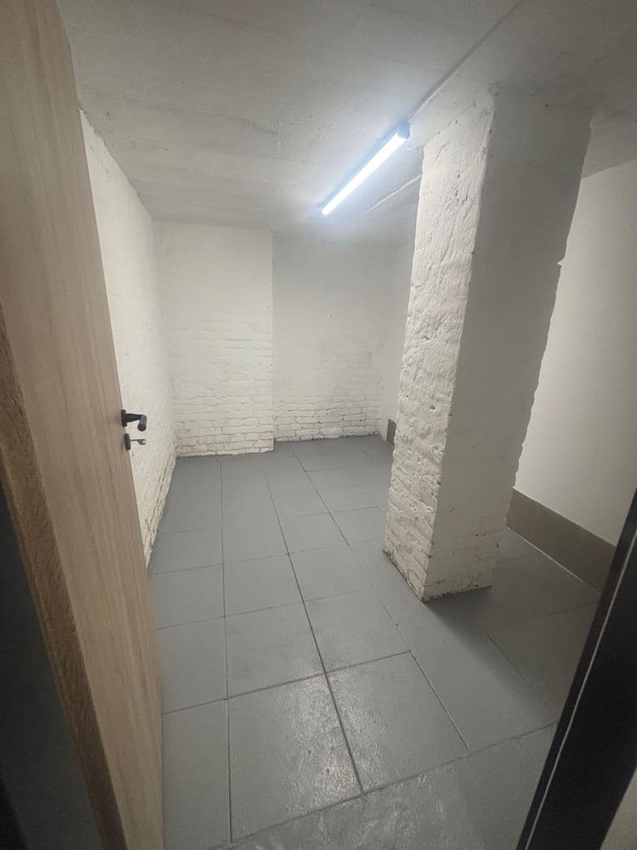 Pronájem nebytového prostoru 8 m², Na Rozcestí, Praha, Praha Pronájem nebytového prostoru 8 m², Na Rozcestí, Praha, Praha