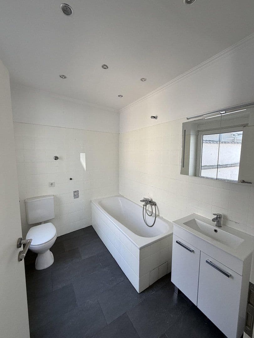 Pronájem domu 165 m², pozemek 225 m², Wielandstr. 4a, Worms, Porýní-Falc Pronájem domu 165 m², pozemek 225 m², Wielandstr. 4a, Worms, Porýní-Falc