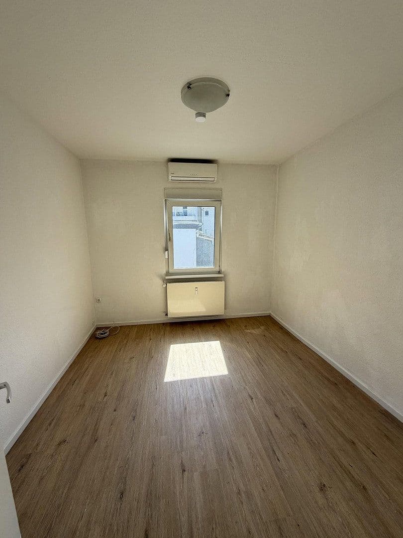 Pronájem domu 165 m², pozemek 225 m², Wielandstr. 4a, Worms, Porýní-Falc Pronájem domu 165 m², pozemek 225 m², Wielandstr. 4a, Worms, Porýní-Falc