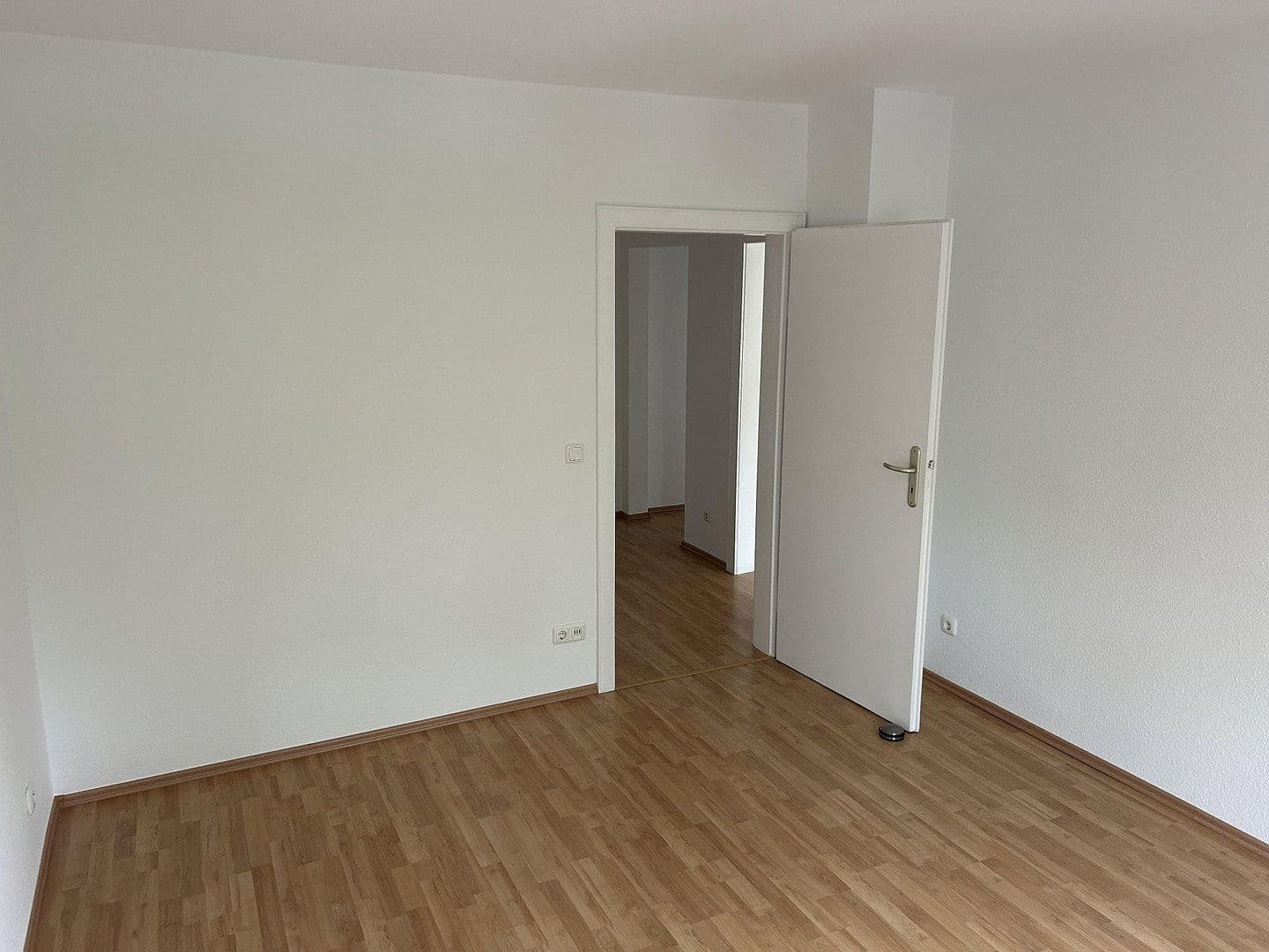 Pronájem bytu 3+1 80 m², Walter-vom-Rath-Str. 33, Frankfurt, Hessen Pronájem bytu 3+1 80 m², Walter-vom-Rath-Str. 33, Frankfurt, Hessen