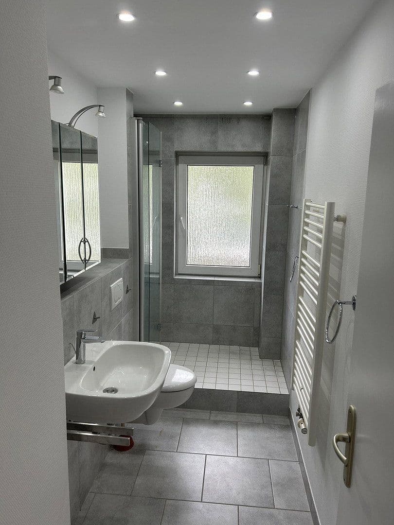 Pronájem bytu 3+1 80 m², Walter-vom-Rath-Str. 33, Frankfurt, Hessen Pronájem bytu 3+1 80 m², Walter-vom-Rath-Str. 33, Frankfurt, Hessen