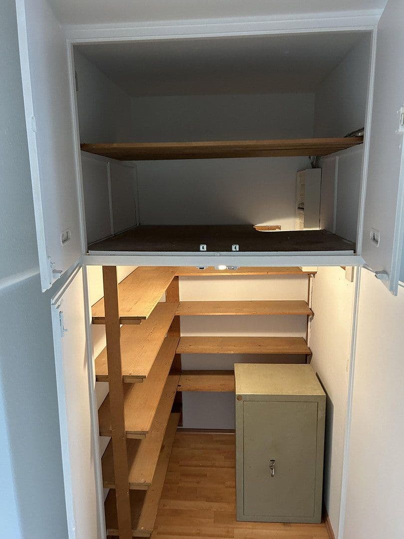 Pronájem bytu 3+1 80 m², Walter-vom-Rath-Str. 33, Frankfurt, Hessen Pronájem bytu 3+1 80 m², Walter-vom-Rath-Str. 33, Frankfurt, Hessen