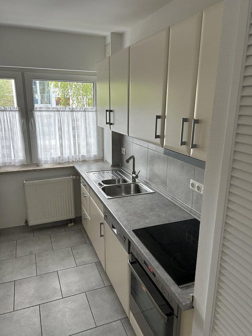 Pronájem bytu 3+1 80 m², Walter-vom-Rath-Str. 33, Frankfurt, Hessen Pronájem bytu 3+1 80 m², Walter-vom-Rath-Str. 33, Frankfurt, Hessen