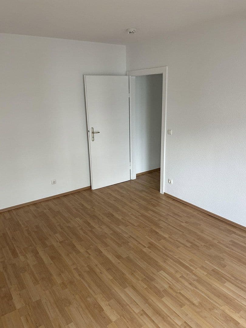 Pronájem bytu 3+1 80 m², Walter-vom-Rath-Str. 33, Frankfurt, Hessen Pronájem bytu 3+1 80 m², Walter-vom-Rath-Str. 33, Frankfurt, Hessen