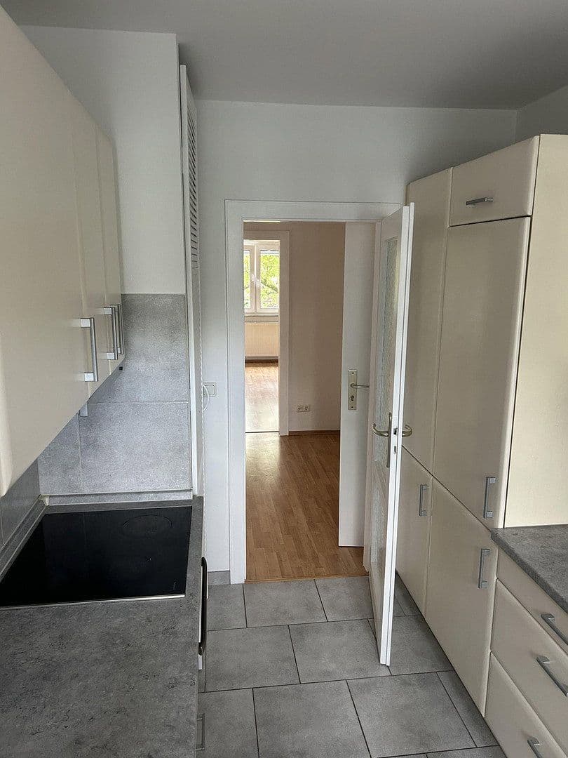 Pronájem bytu 3+1 80 m², Walter-vom-Rath-Str. 33, Frankfurt, Hessen Pronájem bytu 3+1 80 m², Walter-vom-Rath-Str. 33, Frankfurt, Hessen