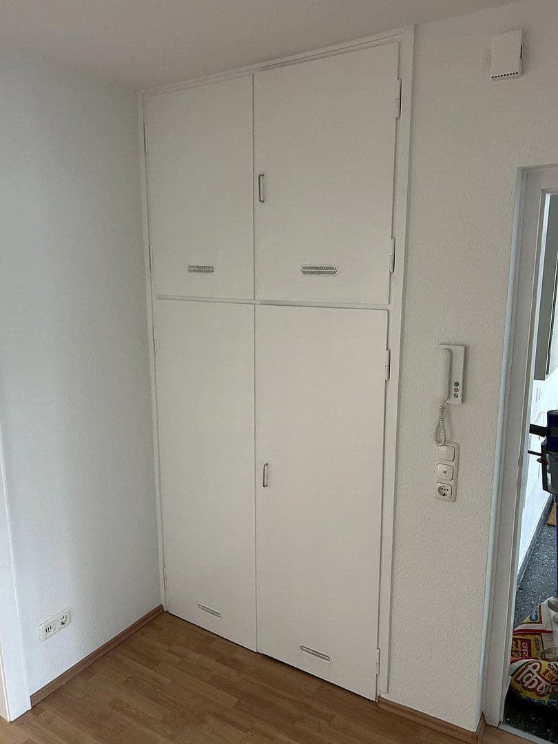 Pronájem bytu 3+1 80 m², Walter-vom-Rath-Str. 33, Frankfurt, Hessen Pronájem bytu 3+1 80 m², Walter-vom-Rath-Str. 33, Frankfurt, Hessen