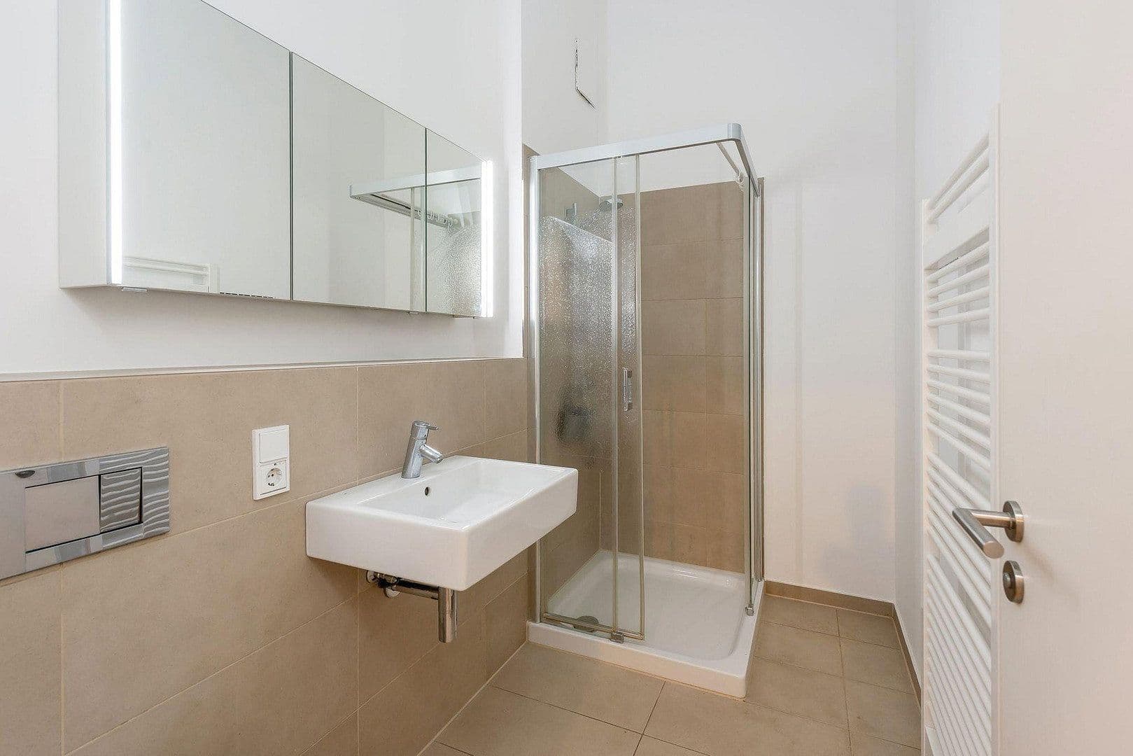 Prodej bytu 3+1 75 m², Chausseestraße 108, Berlin, Berlín Prodej bytu 3+1 75 m², Chausseestraße 108, Berlin, Berlín