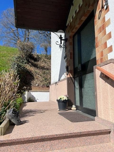 Prodej domu 160 m², pozemek 976 m², Schönbrunn, Bádensko-Württembersko Prodej domu 160 m², pozemek 976 m², Schönbrunn, Bádensko-Württembersko