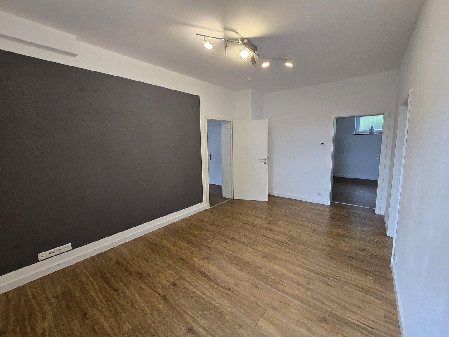 Prodej domu 240 m², pozemek 1.500 m², Hans-Staden-Allee 6, Homberg (Efze), Hessen Prodej domu 240 m², pozemek 1.500 m², Hans-Staden-Allee 6, Homberg (Efze), Hessen