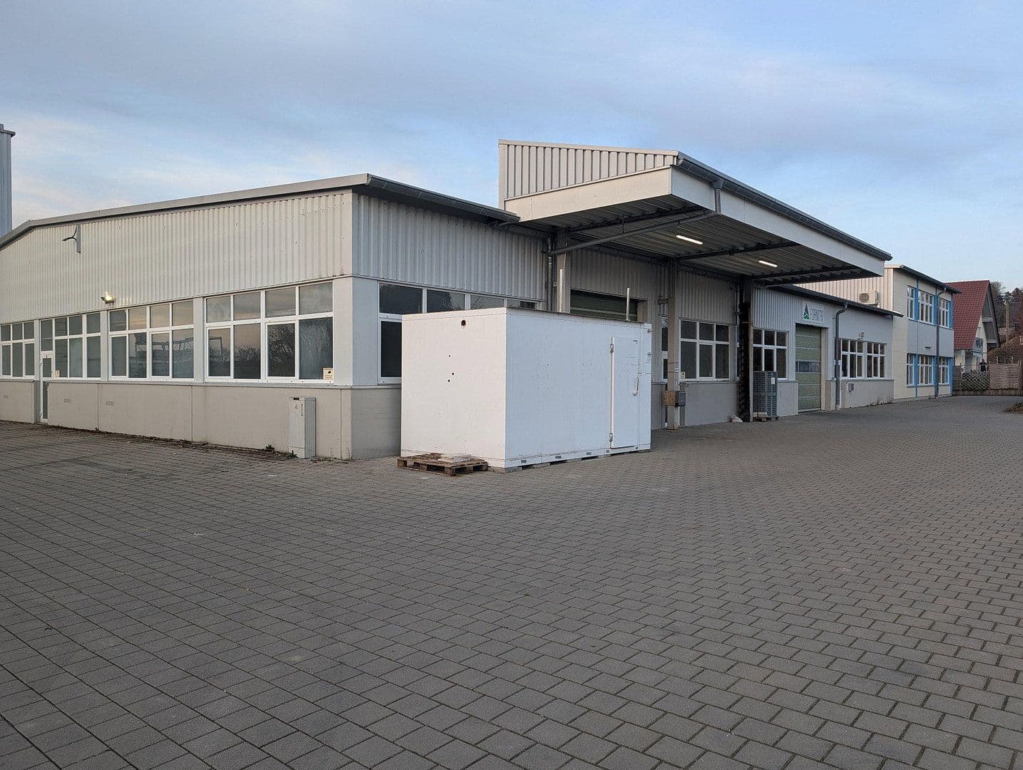 Pronájem nebytového prostoru 4.000 m², Werkstraße 3, Buch, Bavorsko Pronájem nebytového prostoru 4.000 m², Werkstraße 3, Buch, Bavorsko