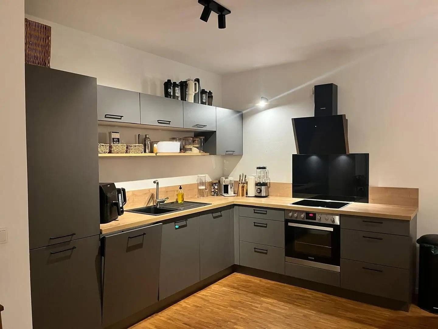 Pronájem bytu 2+kk 67 m², Düsseldorf, Severní Porýní-Vestfálsko Pronájem bytu 2+kk 67 m², Düsseldorf, Severní Porýní-Vestfálsko