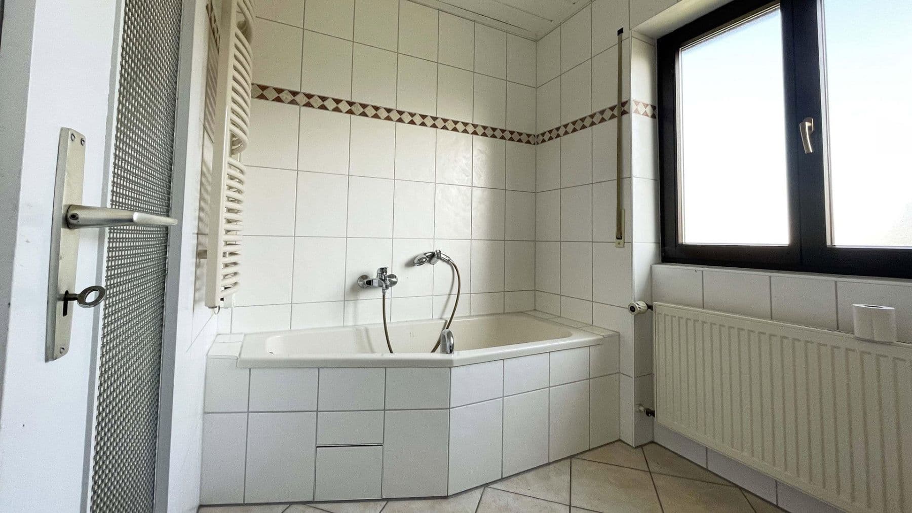 Prodej domu 180 m², pozemek 410 m², Stutensee, Bádensko-Württembersko Prodej domu 180 m², pozemek 410 m², Stutensee, Bádensko-Württembersko