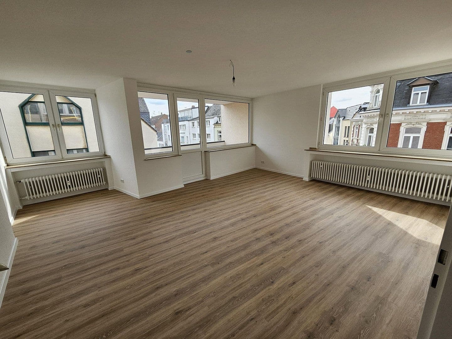 Pronájem bytu 3+1 87 m², Kölner Str. 17, Leverkusen, Severní Porýní-Vestfálsko Pronájem bytu 3+1 87 m², Kölner Str. 17, Leverkusen, Severní Porýní-Vestfálsko