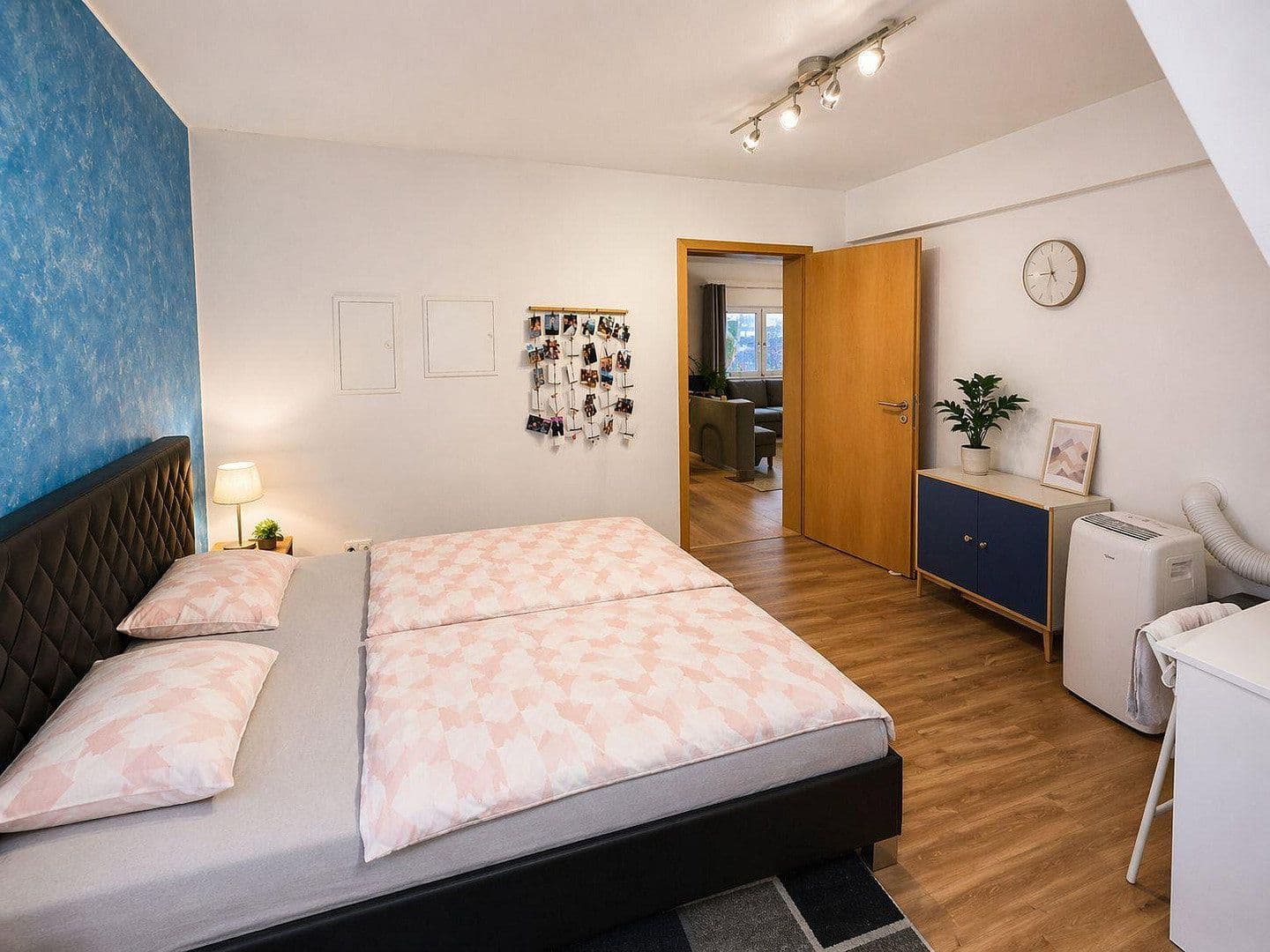 Pronájem bytu 2+1 68 m², Solingen, Severní Porýní-Vestfálsko Pronájem bytu 2+1 68 m², Solingen, Severní Porýní-Vestfálsko